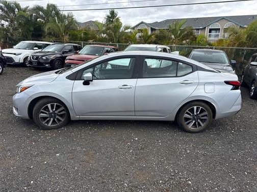 Brilliant Silver Metallic 2023 Nissan Versa 1.6 SV