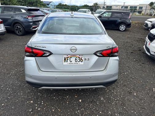 Brilliant Silver Metallic 2023 Nissan Versa 1.6 SV