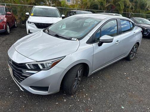 Brilliant Silver Metallic 2023 Nissan Versa 1.6 SV
