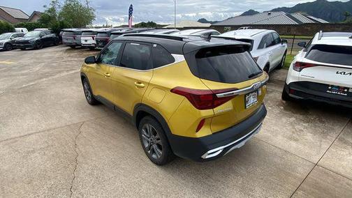 Starbright Yellow/Black Roof 2023 Kia Seltos S
