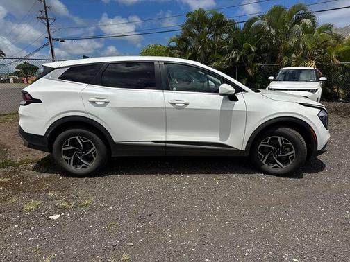 Snow White Pearl 2023 Kia Sportage LX
