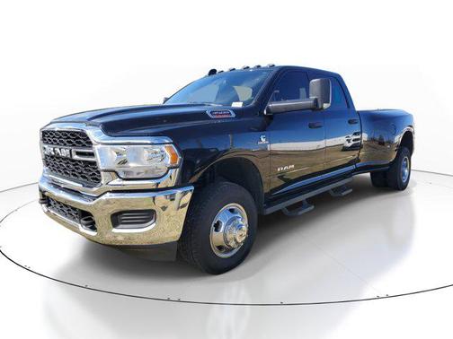 2022 RAM 3500 Tradesman Crew Cab 4x4 8' Box