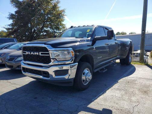 2022 RAM 3500 Tradesman Crew Cab 4x4 8' Box