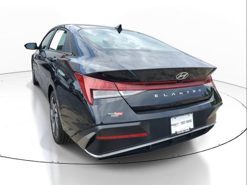 Abyss Black 2025 Hyundai ELANTRA SEL