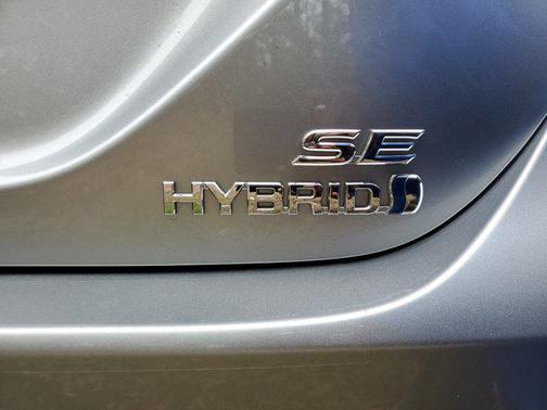 2024 Toyota Camry Hybrid SE