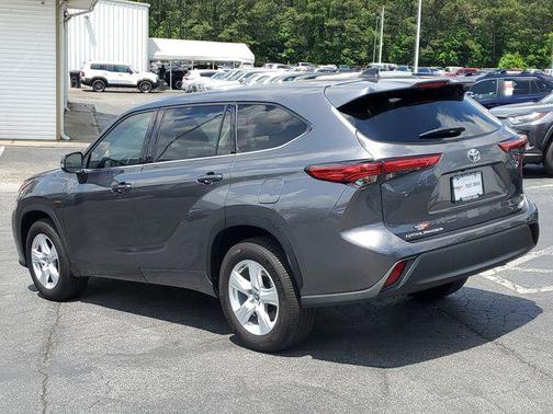 2022 Toyota Highlander LE