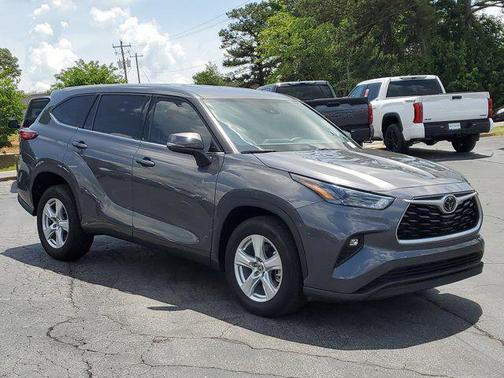 2022 Toyota Highlander LE