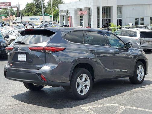 2022 Toyota Highlander LE