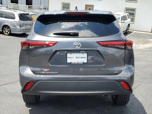 2022 Toyota Highlander LE