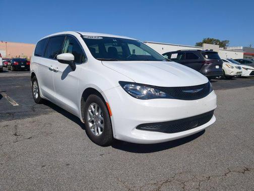 2022 Chrysler Voyager LX
