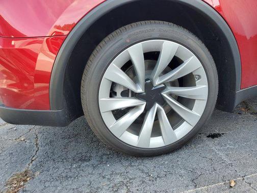 2026 Tesla Model Y Long Range Dual Motor All-Wheel Drive