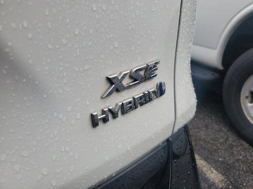 2020 Toyota RAV4 Hybrid SE