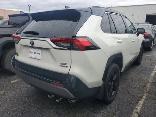 2020 Toyota RAV4 Hybrid SE