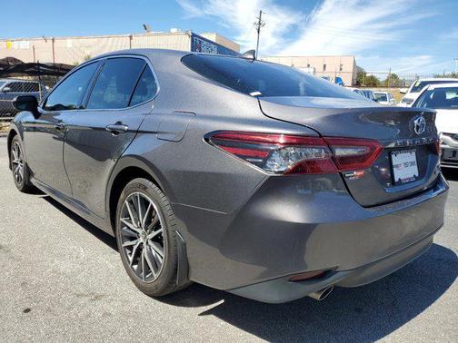 2021 Toyota Camry Hybrid XLE