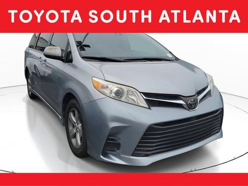2018 Toyota Sienna LE
