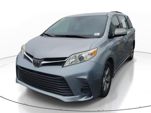 2018 Toyota Sienna LE