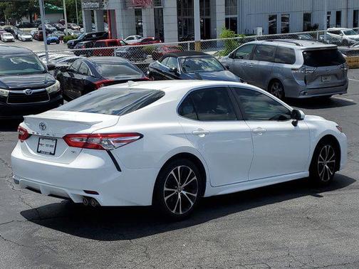 2020 Toyota Camry SE