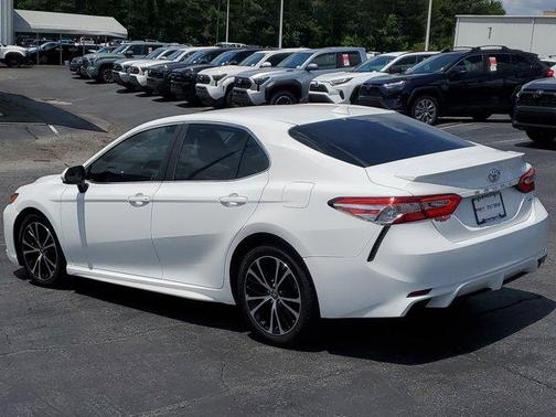 2020 Toyota Camry SE