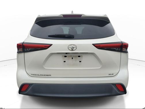Blizzard Pearl 2021 Toyota Highlander XLE