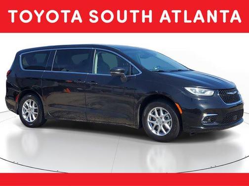 Brilliant Black Crystal Pearlcoat 2023 Chrysler Pacifica Touring L