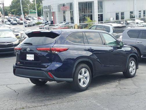 2022 Toyota Highlander LE