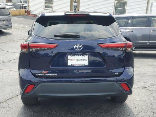 2022 Toyota Highlander LE