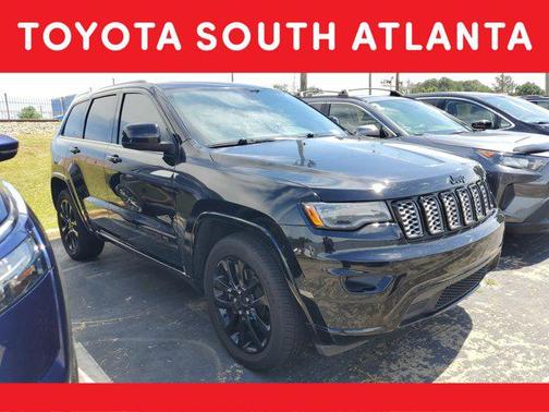 Diamond Black Crystal Pearlcoat 2022 Jeep Grand Cherokee Laredo