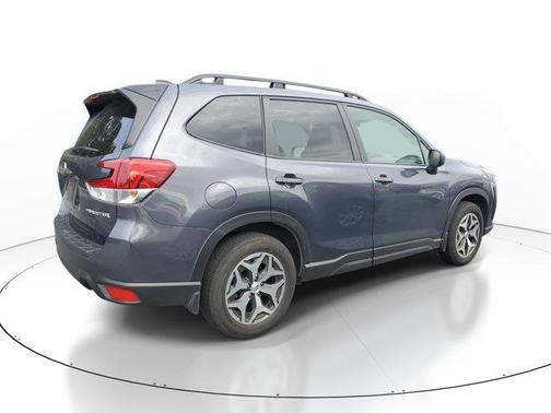Magnetite Gray Metallic 2024 Subaru Forester Premium