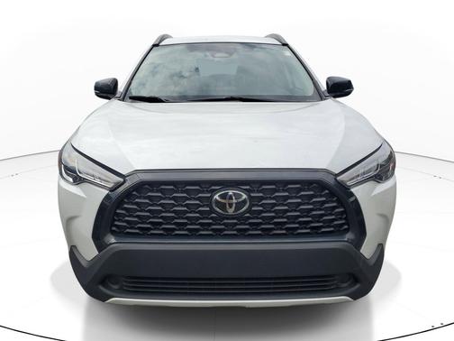 Pearl 2025 Toyota Corolla Cross LE