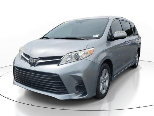 2018 Toyota Sienna LE