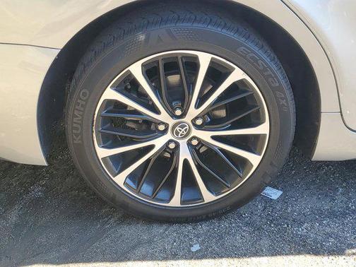 Celestial Silver Metallic 2020 Toyota Camry SE