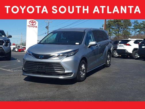 2022 Toyota Sienna LE
