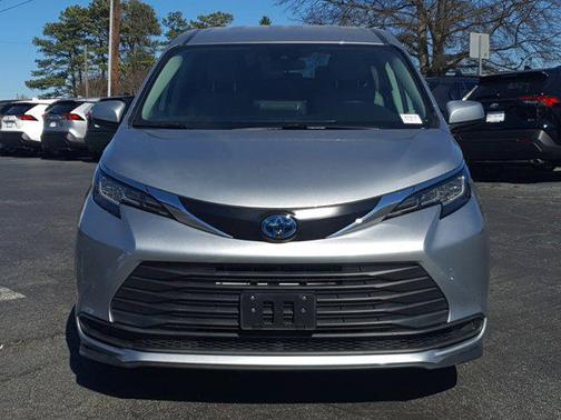 2022 Toyota Sienna LE