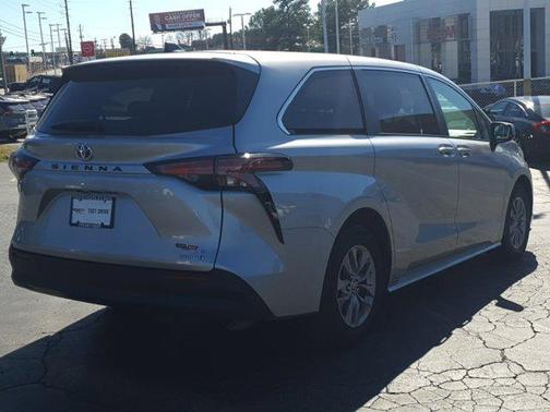 2022 Toyota Sienna LE