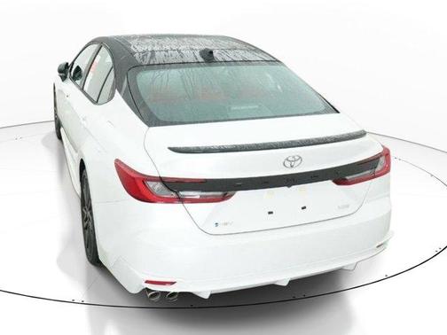 Wind Chill Pearl w/Midnight Black Metallic Roof 2026 Toyota Camry XSE