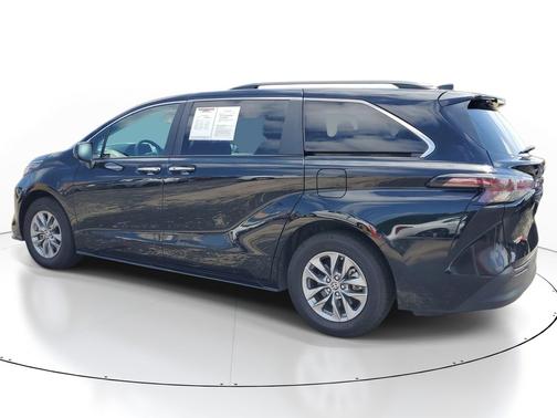 Midnight Black Metallic 2024 Toyota Sienna XLE