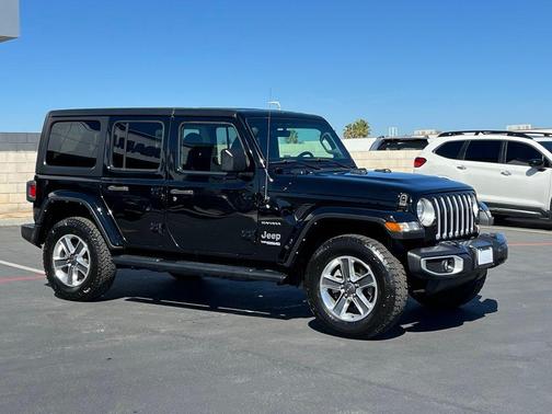 Black Clearcoat 2022 Jeep Wrangler Unlimited Sahara