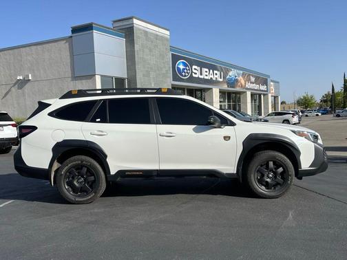 Crystal White Pearl 2024 Subaru Outback Wilderness