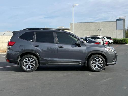 Magnetite Gray Metallic 2023 Subaru Forester Premium