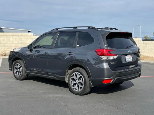 Magnetite Gray Metallic 2023 Subaru Forester Premium
