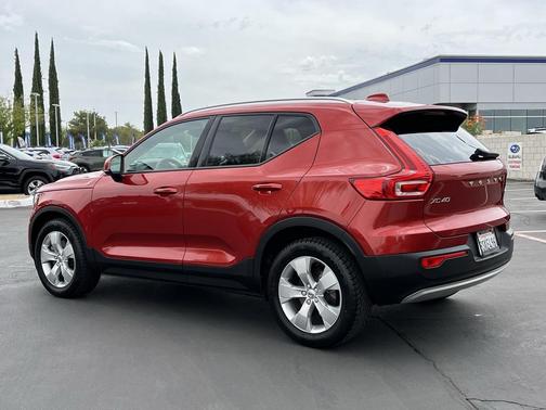 2020 Volvo XC40 T5 Momentum