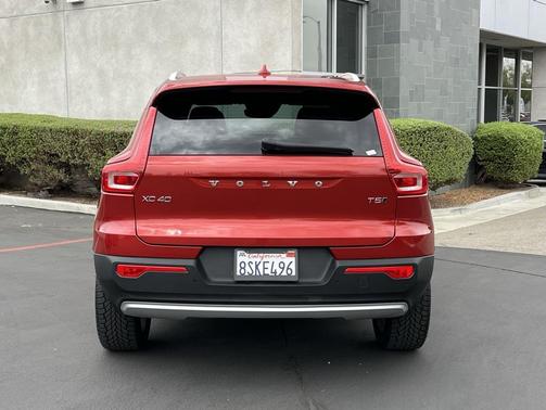 2020 Volvo XC40 T5 Momentum
