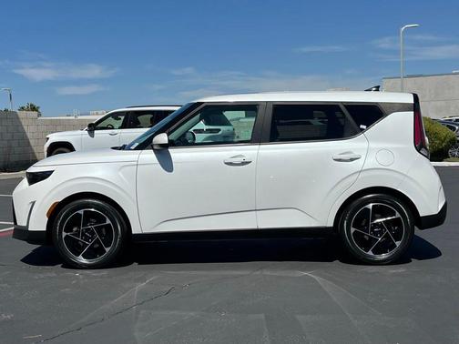 Snow White Pearl 2023 Kia Soul EX