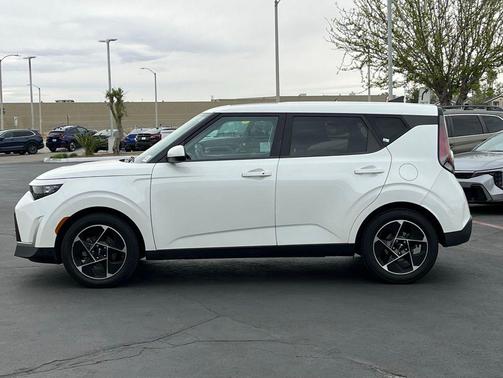Snow White Pearl 2023 Kia Soul EX