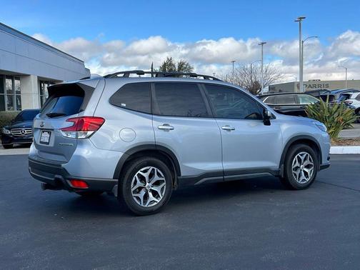 2022 Subaru Forester Premium
