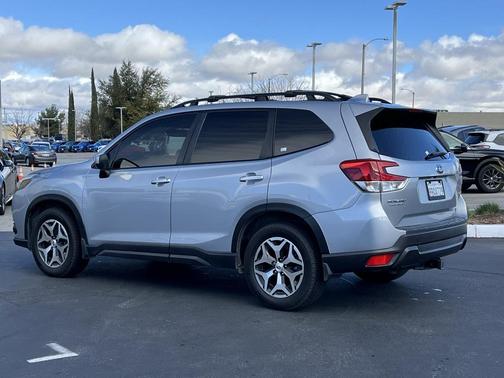 2022 Subaru Forester Premium