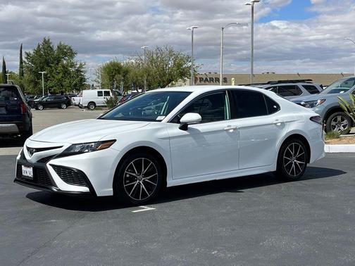 Ice Cap 2024 Toyota Camry SE