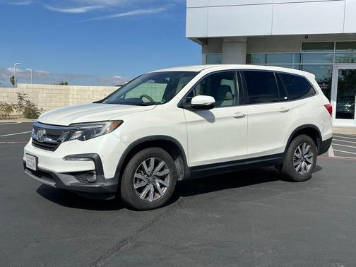 Diamond White Pearl 2019 Honda Pilot EX