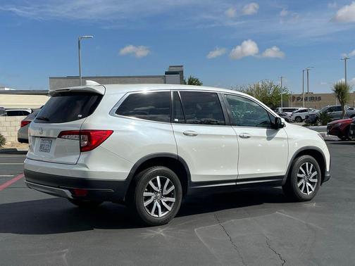 Diamond White Pearl 2019 Honda Pilot EX