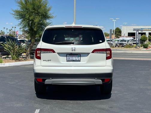 Diamond White Pearl 2019 Honda Pilot EX